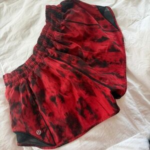 Lululemon red/black tie dye
Hotty hot 2.5’
Size 8 
Great condition